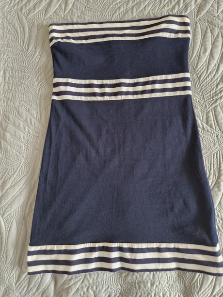 Šaty bez ramienok, 36