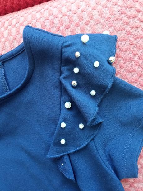 Letné kráľovsky modré elegantné šaty s perličkami, 134