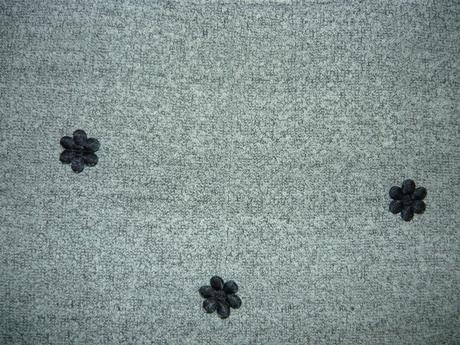 Milý uzlíkový svetrík, s