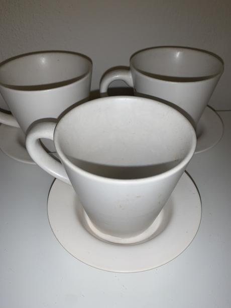 Šálky s podšálkami,