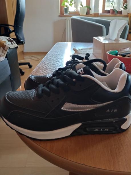 Tenisky, 31