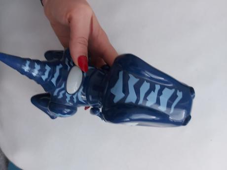 Interaktivny dinosaurus t-rex, 