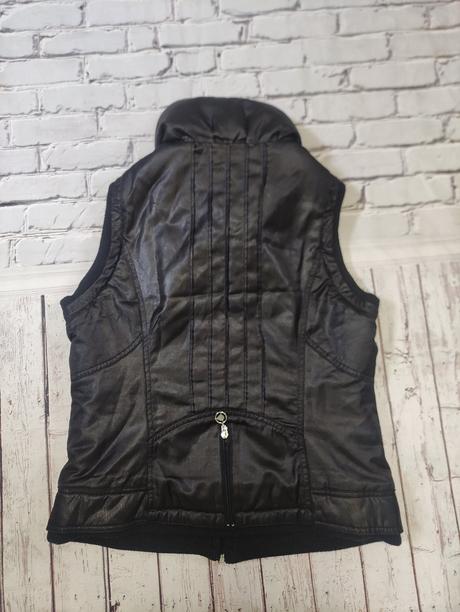 Čierna jarná vesta, l