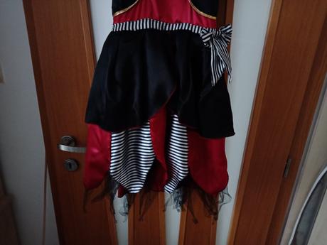 Dievčenský kostým na karneval pirátka veľ.10-12r., 