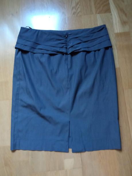 Luxusná emporio armani sukňa veľ. 36, s