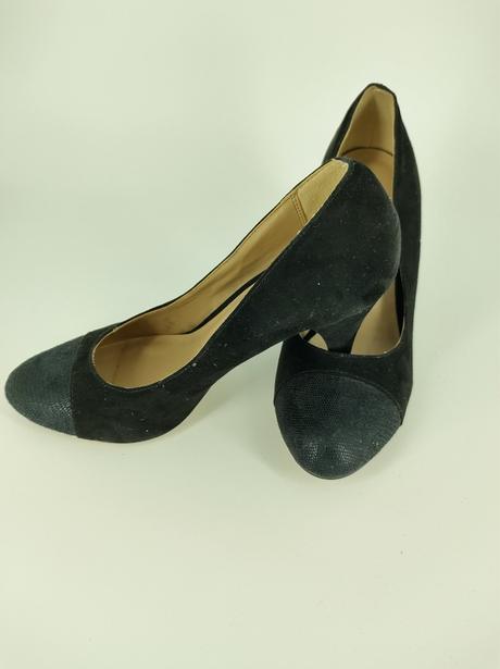 Čierne lodičky, 38