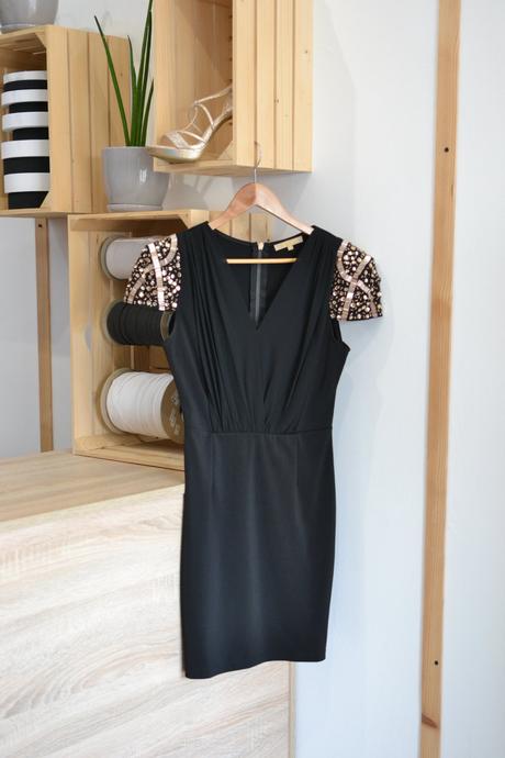 Čierne šaty s ozdobnými rukávmi m, m