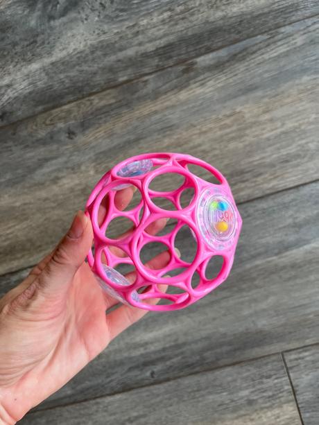 Prve hracky/hrkalky- montessori,