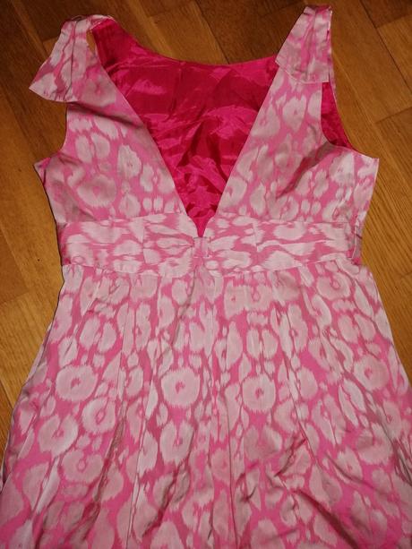 Ružové spoločenské šaty, 36