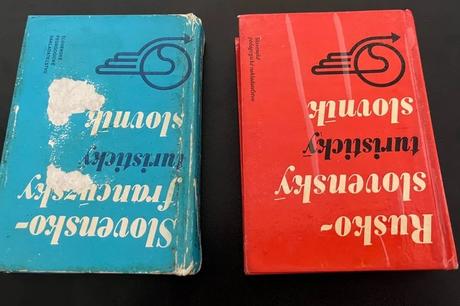 2 slovniky - francuzsko-slovensky a rusko-slovensk, 