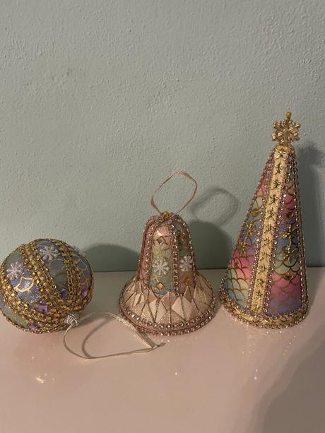 Veľké vianočné ozdoby- cena spolu,