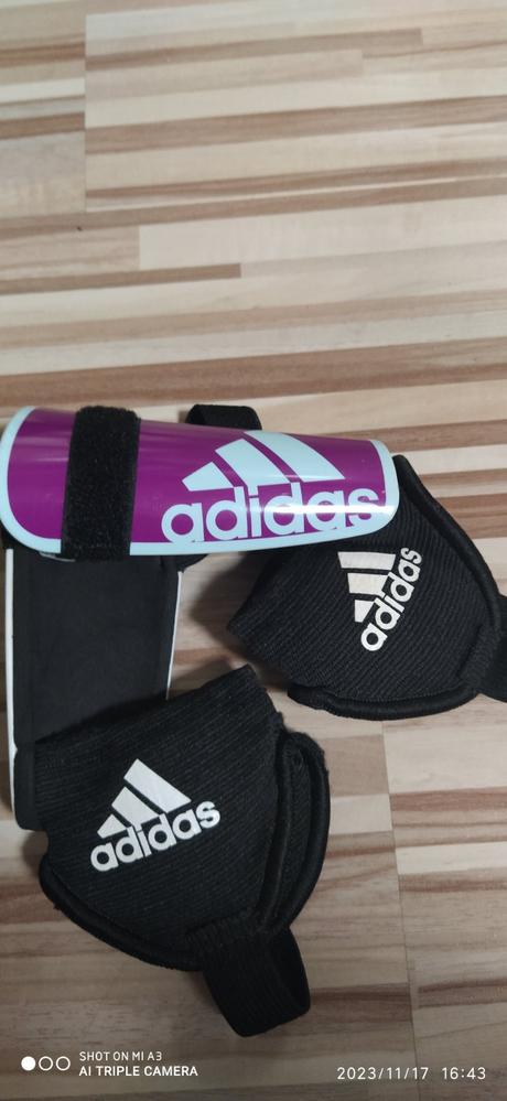 Adidas futbalové chrániče, 