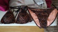 Trojuholníkové bikiny, s