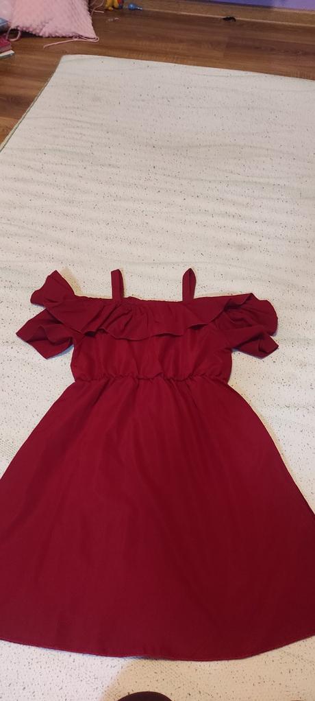 Dievčenské saty, 152