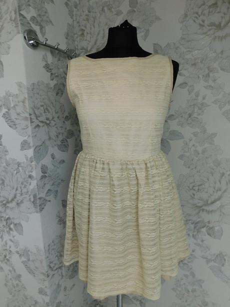 Pekne čipkovane šaty, 36 / s