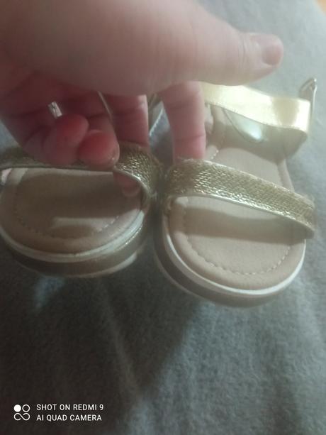 Sandálky, 32