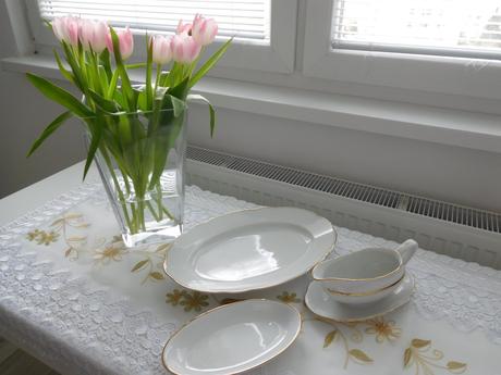 Čechoslovákia značený porcelán taniere+omáčkovník., 