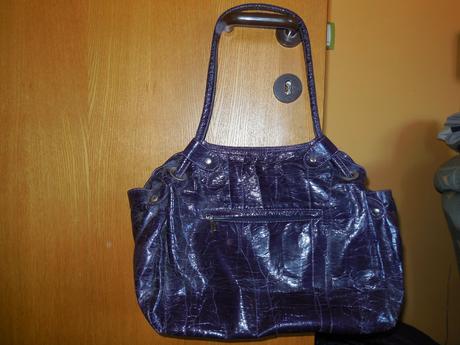 Lakovaná fialová kabelka, 
