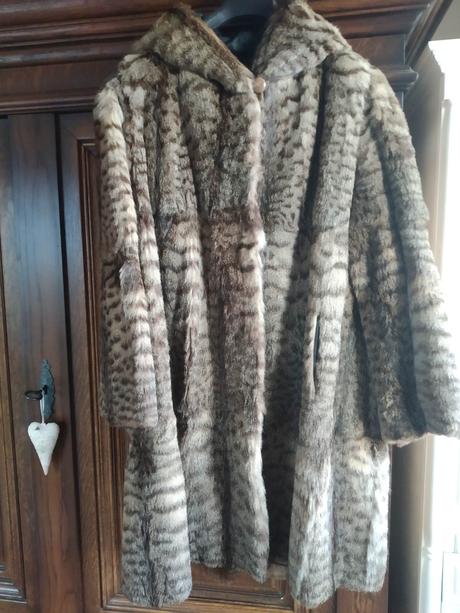 Kožuch (bunda) s kapucou č.44 (xl), 44