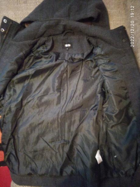 Antracitovy kabatik, s
