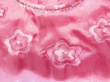 Velmi pekne šaty, 104