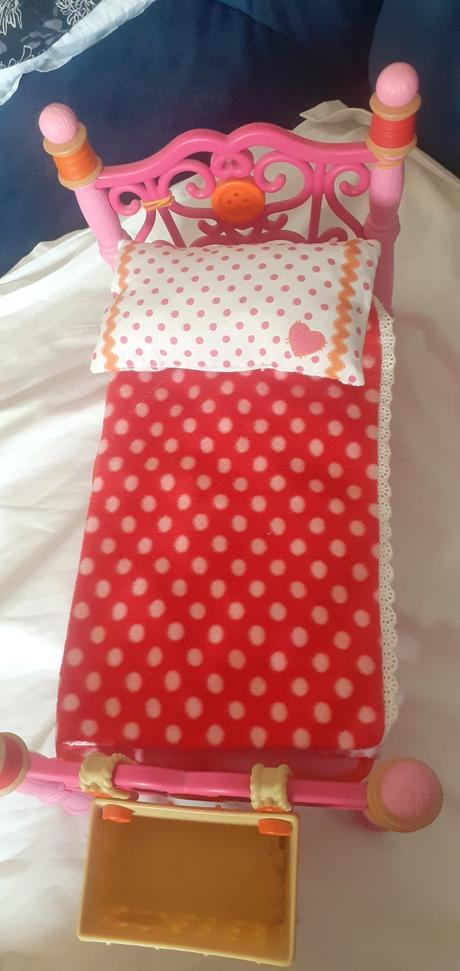 Postieľka lalaloopsy, 