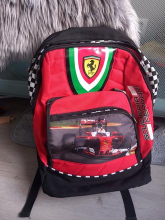 Batoh ferrari,