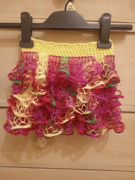 Háčkovaná suknička, 128