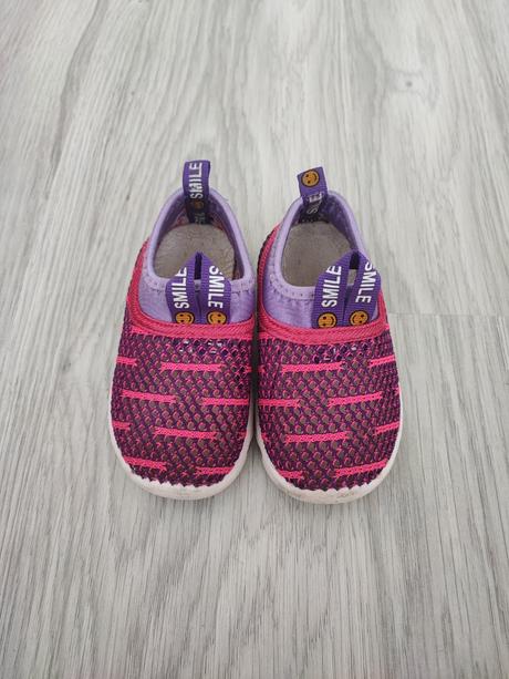 Slip on, 23