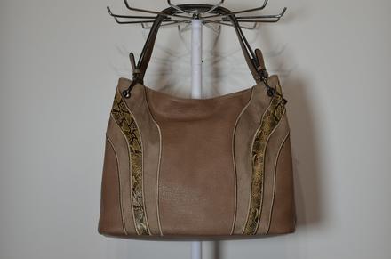 Bledohnedá kabelka, 