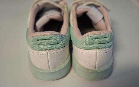 Tenisky s bielou podrážkou na suchý zips, adidas,35