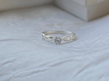 Strieborný prsteň so zirkónom, 