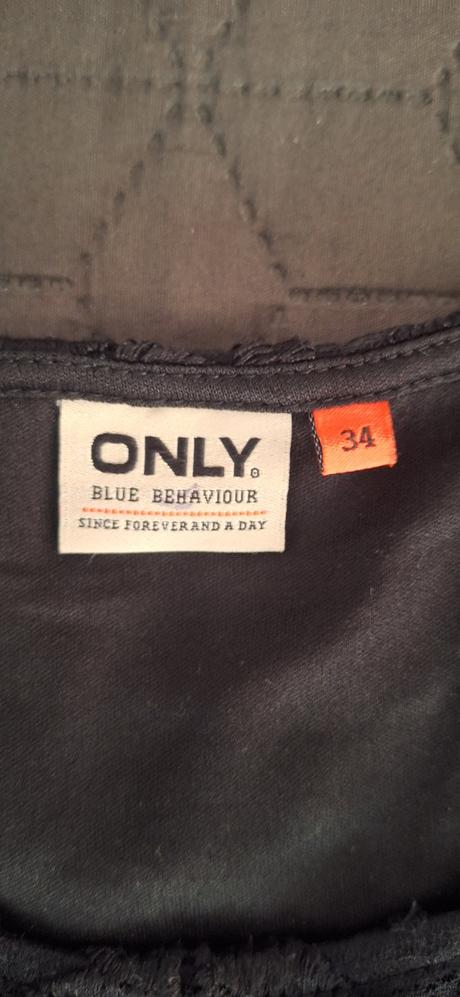 Čipkované šaty, 34