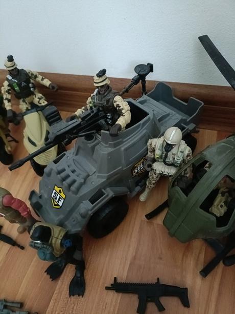 Vojenska sada s prislusenstvom, 