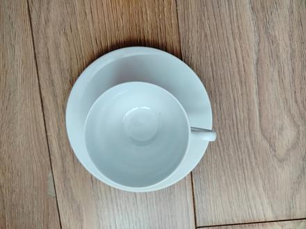 Porcelánová šálka s tanierikom, 