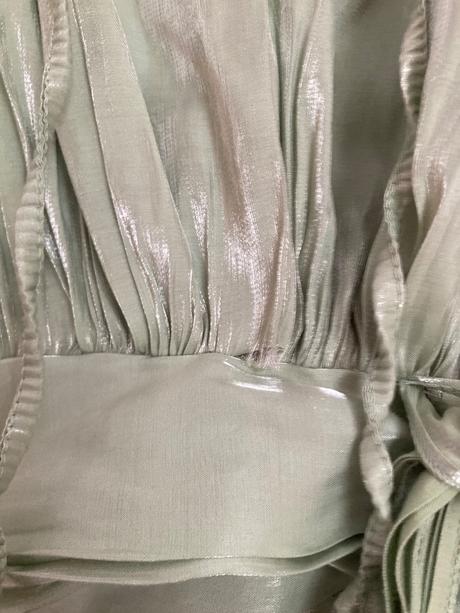 Virálne perleťové šaty, s