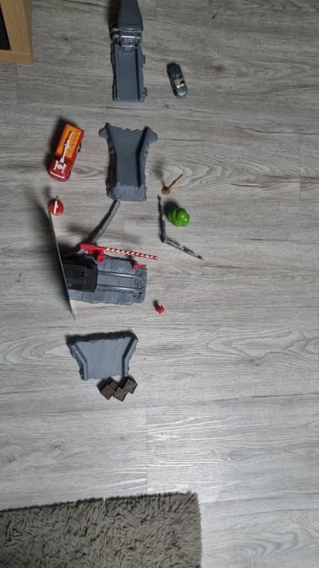 Vlak +rampa s drahou, 