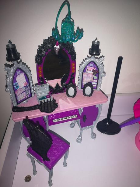 Nábytok monster high,