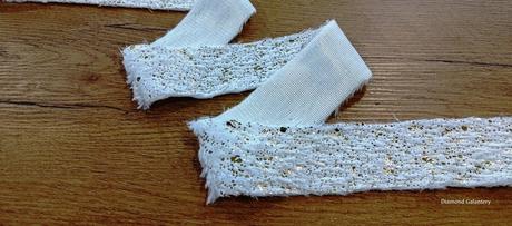 Ozdobná stuha 50 mm -kožušinková - bielo zlatá, 