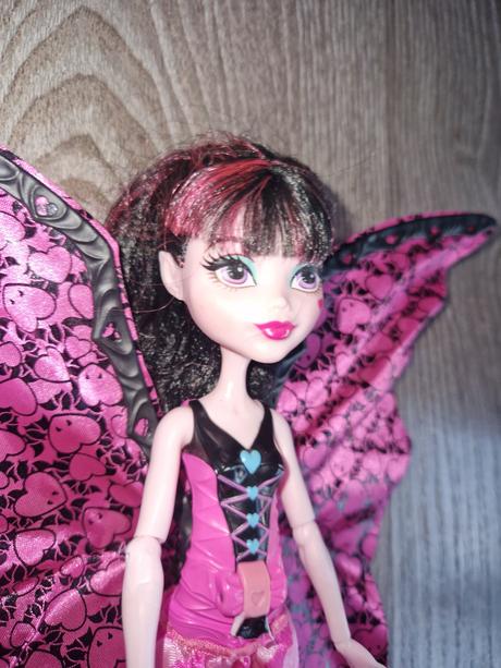 Draculaura ghoul to bat monster high, 