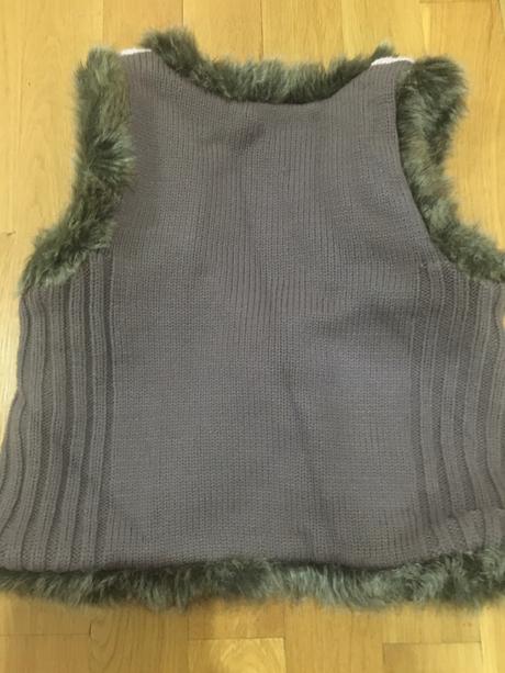 Dievčenská vesta, 152