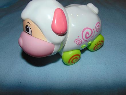 Ovečka vydavajuca zvuk,