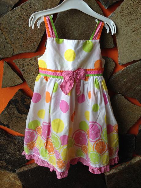 Krásne žiarivé guločkové šaty, 98