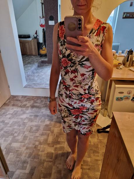 Predám kvietočkavé šaty, m