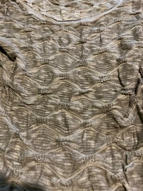 Bledohnede jemné šaty, s