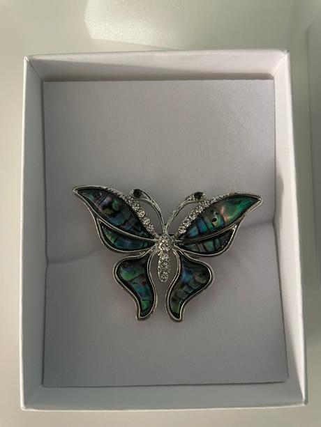 Brošňa od značky yvon,