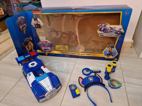 Paw patrol -ultimate chase fan gift pack, 