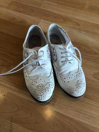 Topanky s cipkou, 36