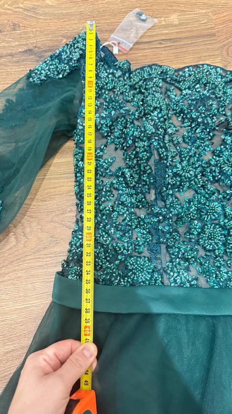 Spoločenské šaty nenosené m-l, m