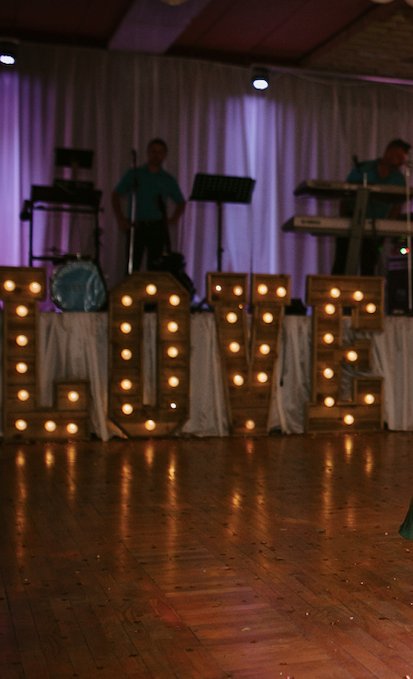 Predám drevený nápis love, 